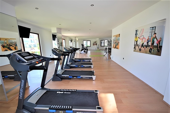 شقق فسيحة 4 + 1 في مجمع النخبة في أوبا