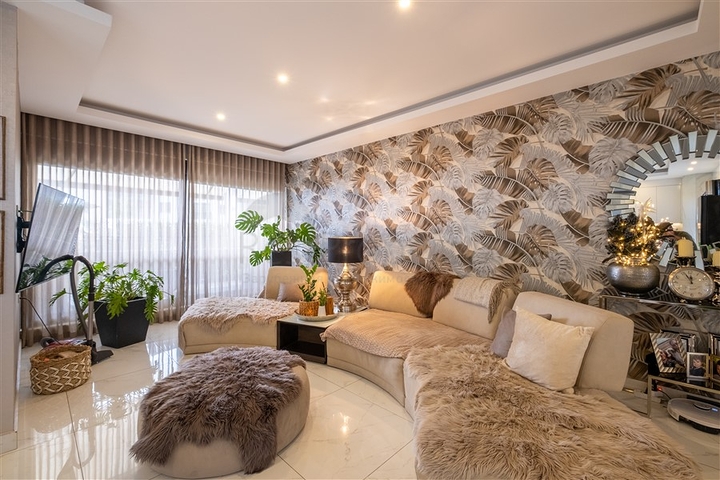 شقة فسيحة 3 + 1 في وسط ألانيا