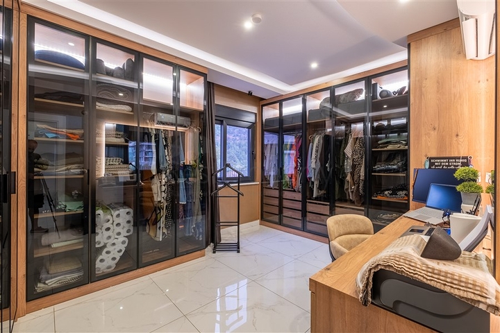 شقة فسيحة 3 + 1 في وسط ألانيا