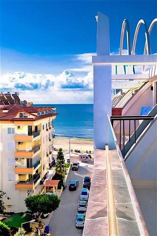 بنتهاوس 4+1 مطل على البحر على الساحل الأول