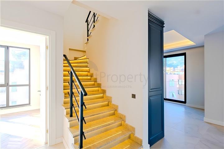 بنتهاوس 4+1 مطل على البحر على الساحل الأول