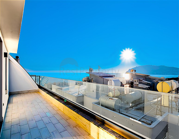 بنتهاوس 3+1 في مجمع جديد على الساحل الأول في ألانيا