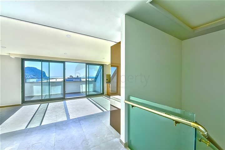 بنتهاوس من ثلاث غرف نوم في مجمع جديد مطل على البحر