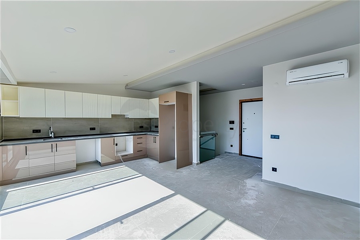 بنتهاوس من ثلاث غرف نوم في مجمع جديد مطل على البحر