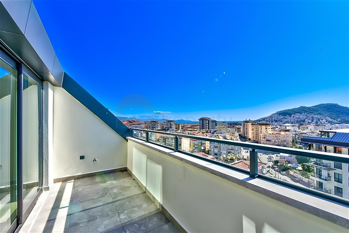 بنتهاوس من ثلاث غرف نوم في مجمع جديد مطل على البحر