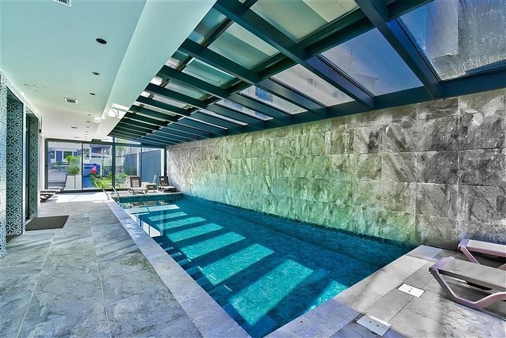 بنتهاوس من ثلاث غرف نوم في مجمع جديد مطل على البحر