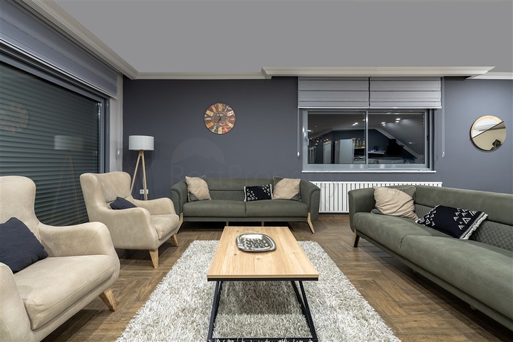 فيلا واسعة مطلة على البحر في وسط ألانيا