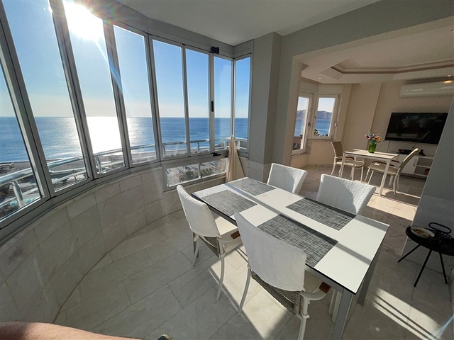 شقة 2 + 1 على السطر الأول مطلة على البحر