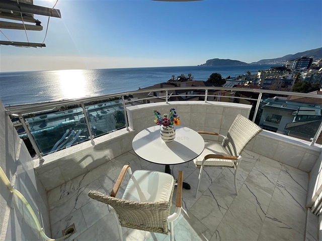 شقة 2 + 1 على السطر الأول مطلة على البحر