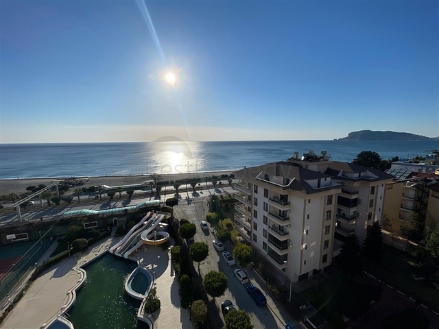 شقة 2 + 1 على السطر الأول مطلة على البحر