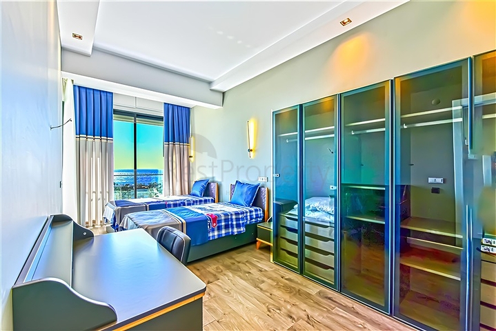 مجمع فيلا فاخرة مطلة على البحر في أفسلار