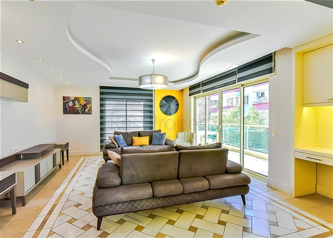 قريبة من شاطئ كليوباترا -دوبلكس 3 غرف وصالة -فاخرة -في مركز الانيا 