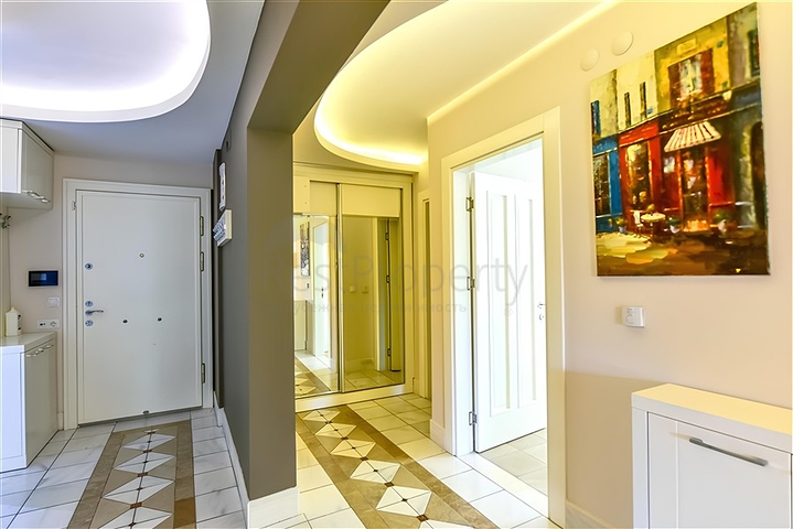 قريبة من شاطئ كليوباترا -دوبلكس 3 غرف وصالة -فاخرة -في مركز الانيا 