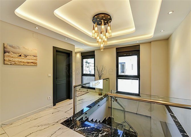 فيلا 6+1 مطلة على البحر في منطقة كارجيجاك 