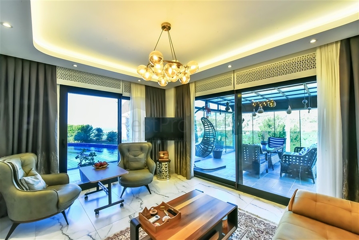 فيلا 6+1 مطلة على البحر في منطقة كارجيجاك 