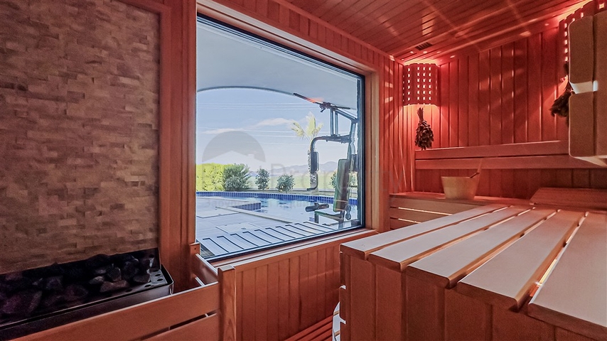 فيلا 6+1 مطلة على البحر في منطقة كارجيجاك 