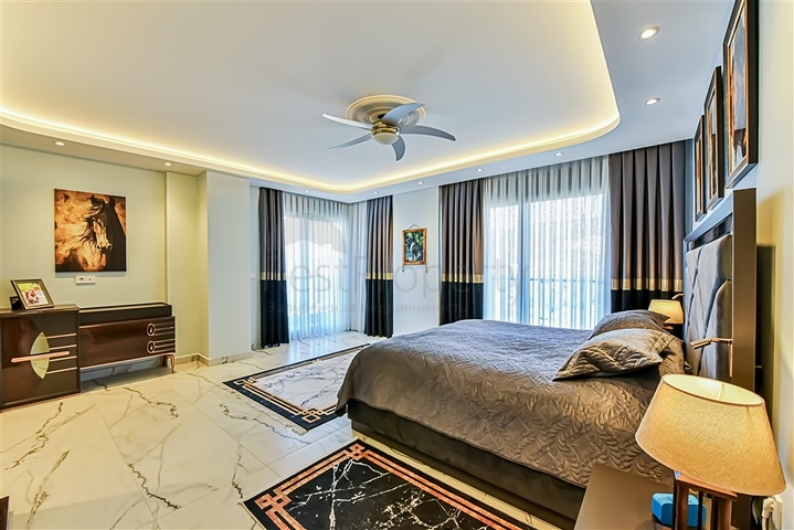 فيلا 6+1 مطلة على البحر في منطقة كارجيجاك 