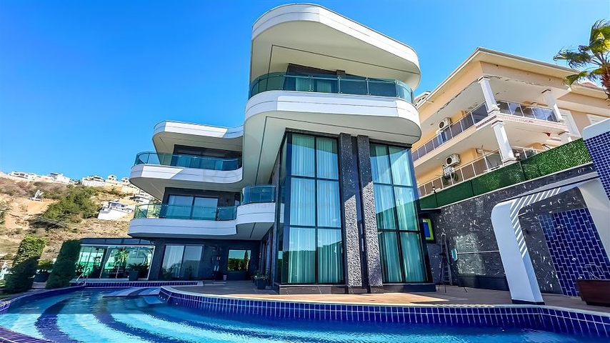 فيلا 6+1 مطلة على البحر في منطقة كارجيجاك 