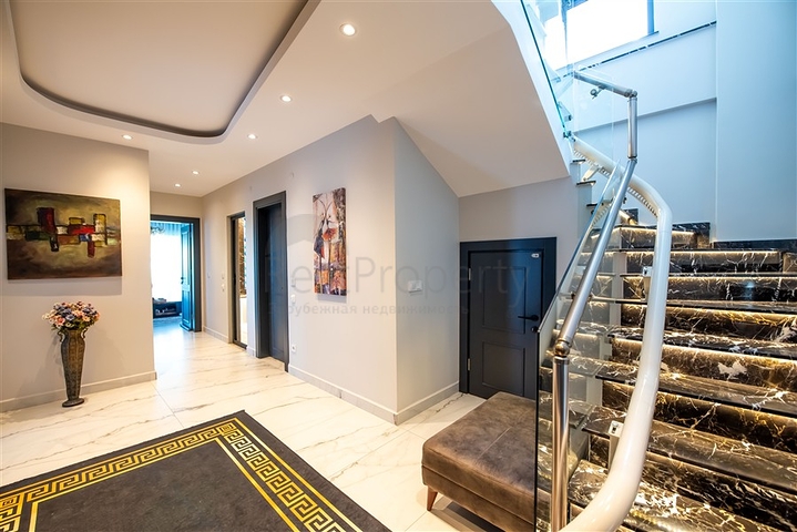 فيلا 6+1 مطلة على البحر في منطقة كارجيجاك 