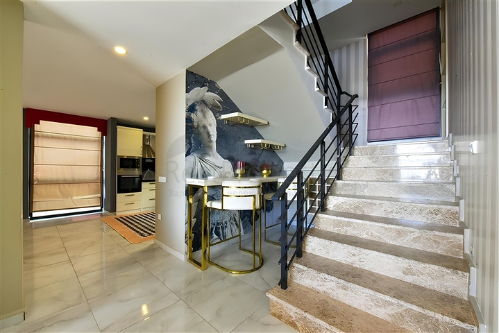 فيدا 5 + 1 مطلة على البحر في وسط ألانيا