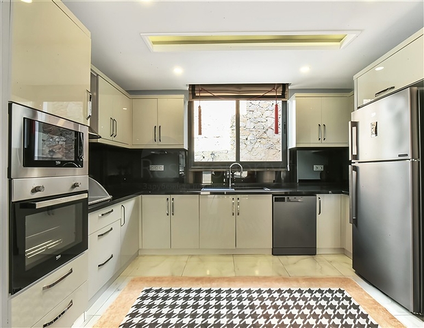 فيدا 5 + 1 مطلة على البحر في وسط ألانيا