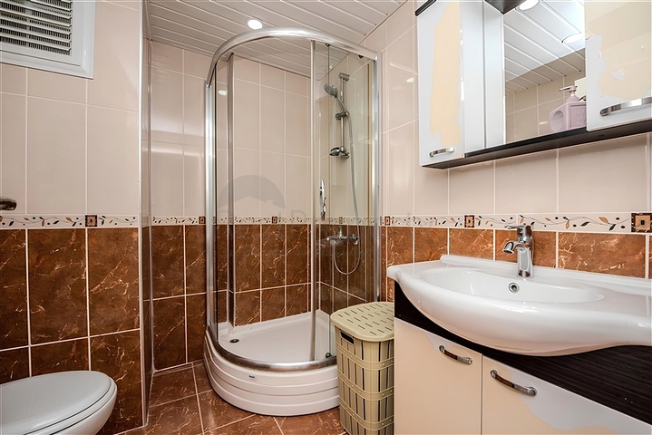 شقة من غرفتي نوم في منطقة محمودلار ، على بعد 400 متر من البحر