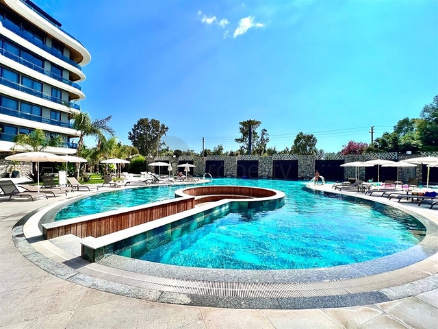 شقة 1+1 مطلة على البحر على الساحل الأول