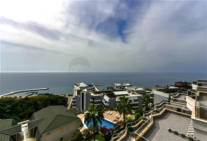 شقة فاخرة مطلة على البحر وبنية تحتية كاملة في قلب كوناكلي 