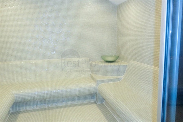 شقة فاخرة مطلة على البحر وبنية تحتية كاملة في قلب كوناكلي 