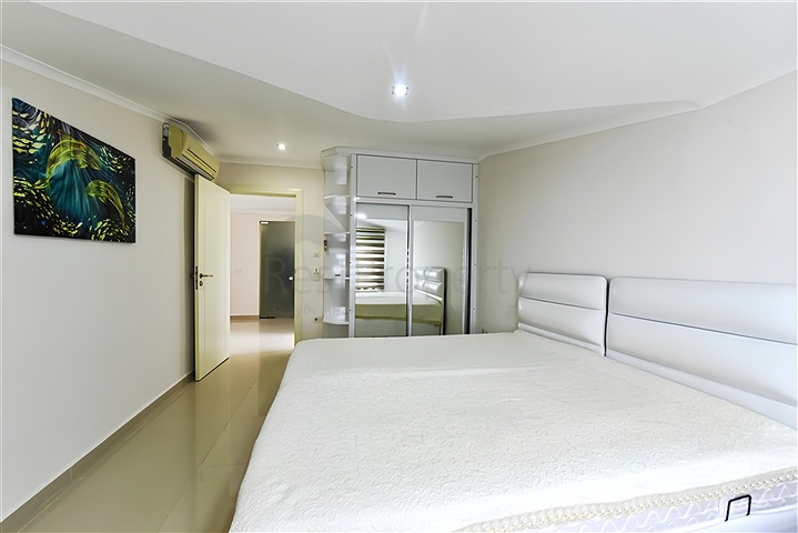 شقة فاخرة مطلة على البحر وبنية تحتية كاملة في قلب كوناكلي 