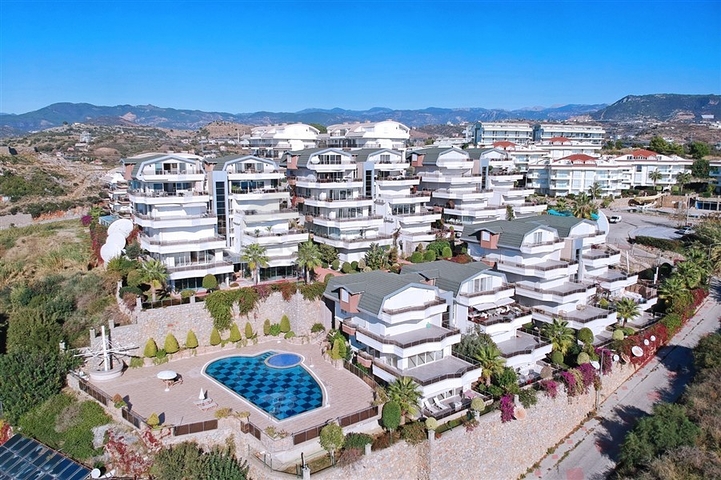 شقة فاخرة مطلة على البحر وبنية تحتية كاملة في قلب كوناكلي 