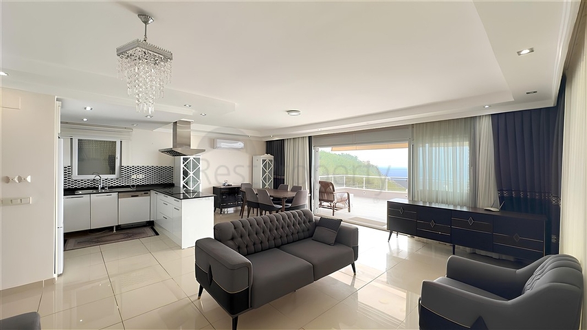 شقة فاخرة مطلة على البحر وبنية تحتية كاملة في قلب كوناكلي 