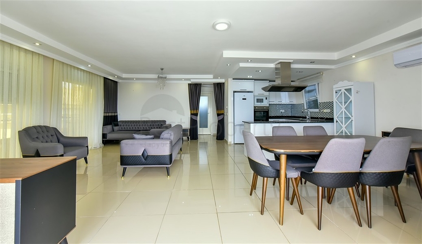 شقة فاخرة مطلة على البحر وبنية تحتية كاملة في قلب كوناكلي 