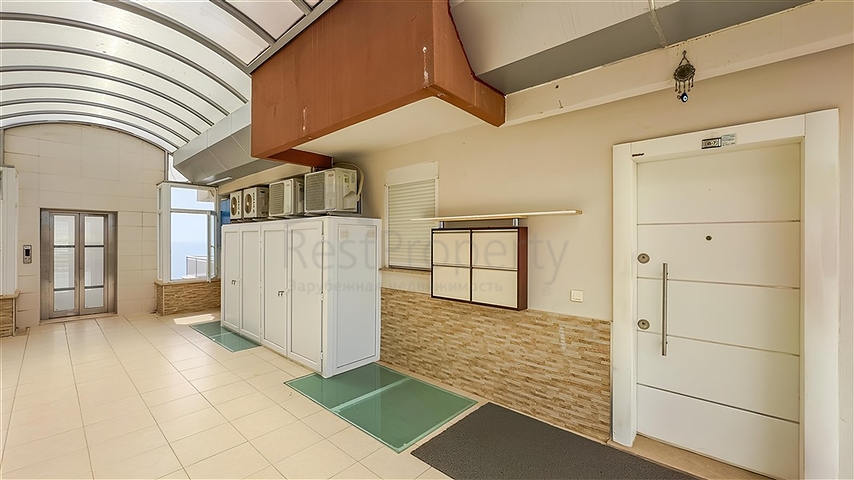 شقة فاخرة مطلة على البحر وبنية تحتية كاملة في قلب كوناكلي 