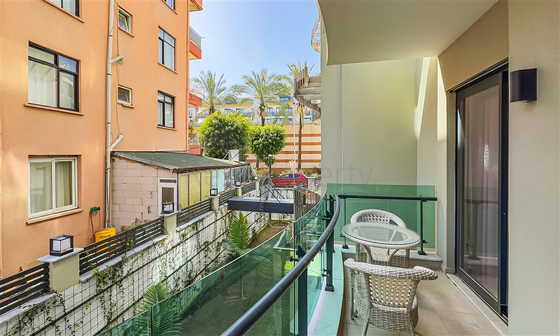 شقة 1+1 في مجمع متميز في وسط ألانيا