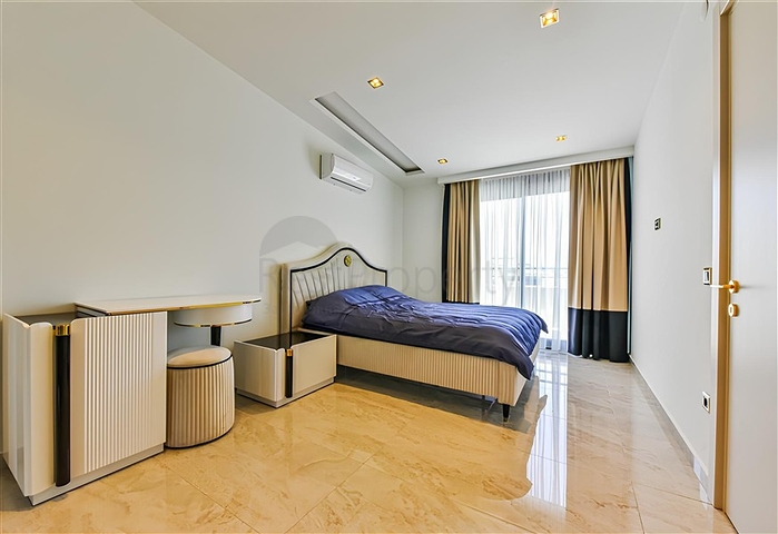 4 + 1 بنتهاوس في وسط ألانيا ، 150 متر من البحر