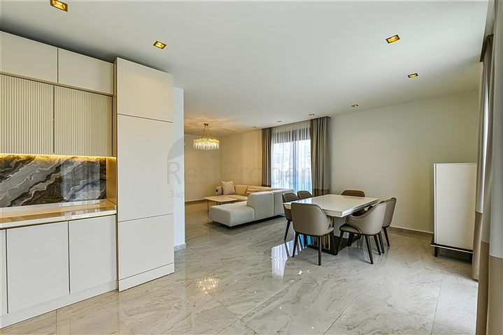 4 + 1 بنتهاوس في وسط ألانيا ، 150 متر من البحر