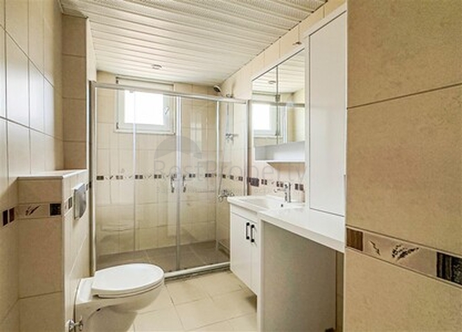 3 + 1 شقة 200 متر من البحر في وسط ألانيا