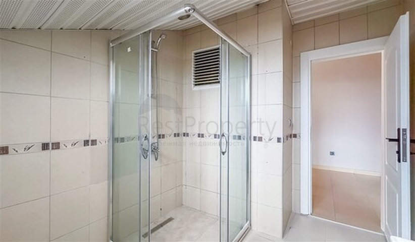 3 + 1 شقة 200 متر من البحر في وسط ألانيا