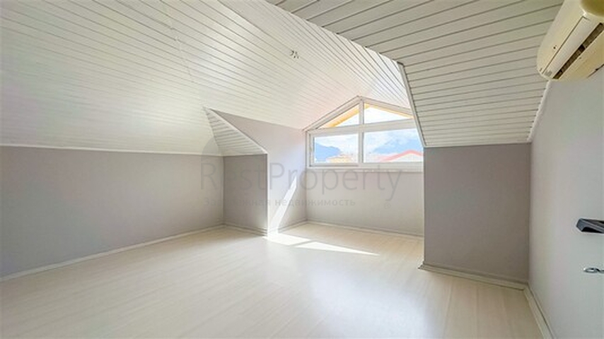 3 + 1 شقة 200 متر من البحر في وسط ألانيا