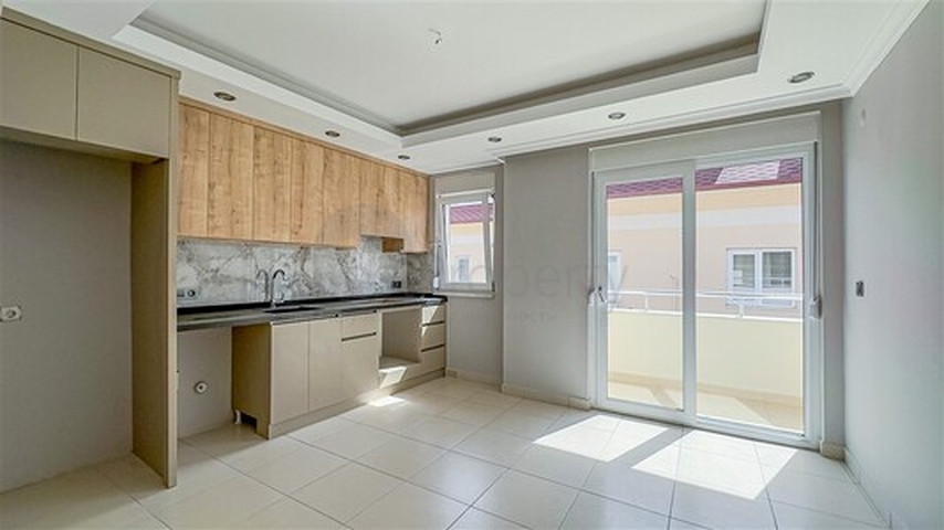 3 + 1 شقة 200 متر من البحر في وسط ألانيا