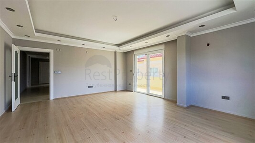 3 + 1 شقة 200 متر من البحر في وسط ألانيا