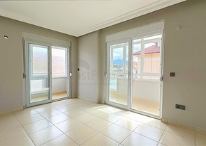 3 + 1 شقة 200 متر من البحر في وسط ألانيا