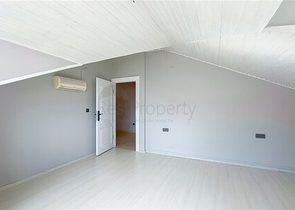 3 + 1 شقة 200 متر من البحر في وسط ألانيا