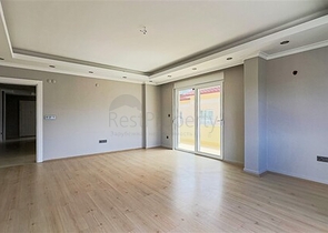 3 + 1 شقة 200 متر من البحر في وسط ألانيا