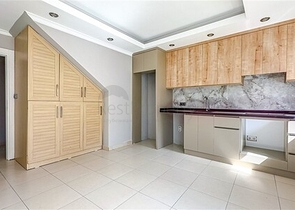 3 + 1 شقة 200 متر من البحر في وسط ألانيا