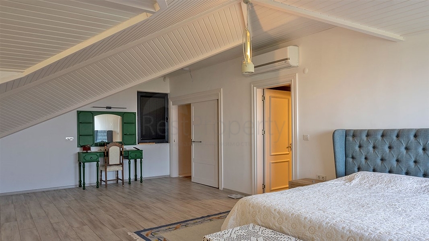 4 + 1 فيلا للبيع في ألانيا عن طريق البحر / منزل الانتهاء مع الأثاث