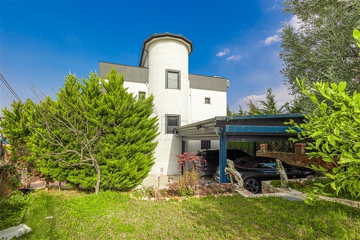 فيلا مع إطلالة بانورامية على البحر الأبيض المتوسط هي مساحة مثالية للعيش والاسترخاء