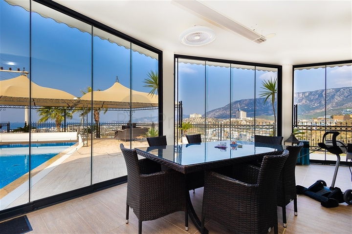 فيلا مع إطلالة بانورامية على البحر الأبيض المتوسط هي مساحة مثالية للعيش والاسترخاء