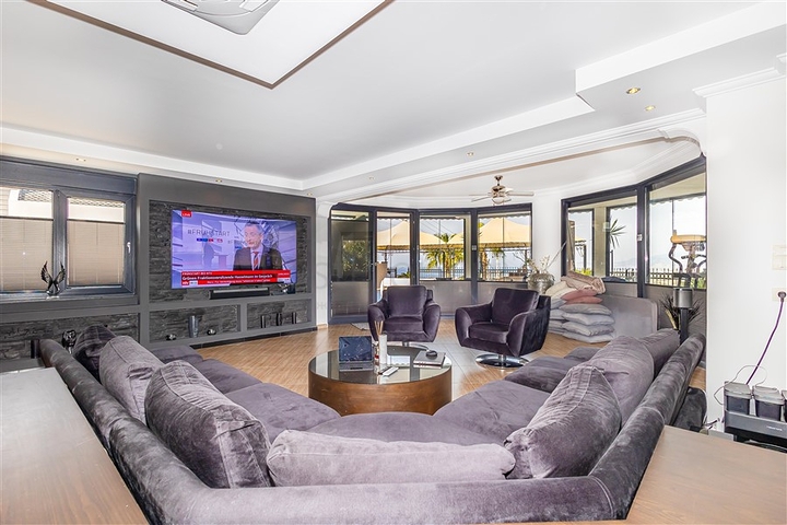 فيلا مع إطلالة بانورامية على البحر الأبيض المتوسط هي مساحة مثالية للعيش والاسترخاء